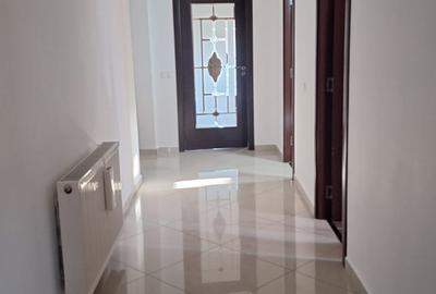 Casă cu 3 camere cu Teren 778 Mp în Central - 1