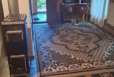 Casă cu 3 camere cu Teren 994 Mp în Central