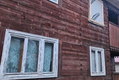 Casă cu 4 camere cu Teren 10 Mp în Lăpuș - 1