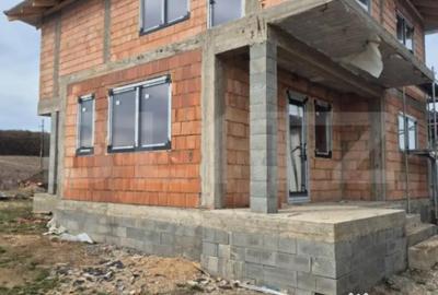 Casă cu 4 camere cu Teren 532 Mp în Corunca