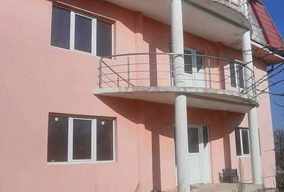 Casă cu 5 camere cu Teren 1000 Mp în Central - 9