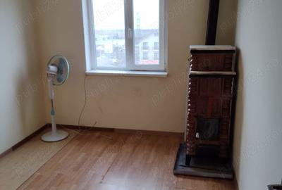 Apartament cu 3 camere semidecomandat în Sulina - 2