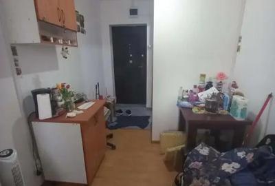 Garsonieră în Vest