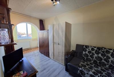 Apartament cu 3 camere semidecomandat, mobilat în Terezian