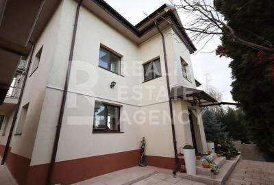 Casă cu 9 camere cu Canalizare în Bucium - 2