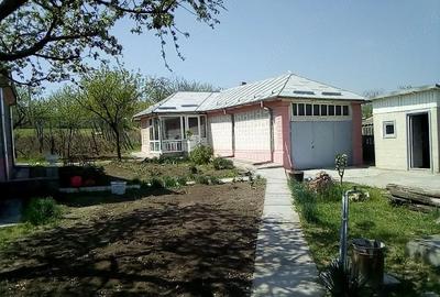 Casă cu Teren 2000 Mp în Foltești