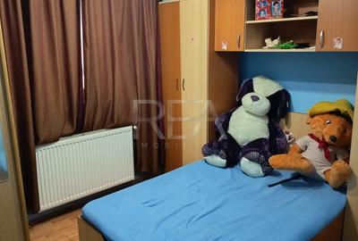 Apartament cu 3 camere decomandat, mobilat în Micro 11 - 2