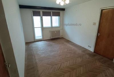 Apartament cu 3 camere decomandat în Titan