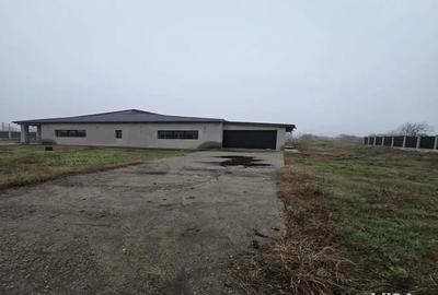 Casă cu 4 camere cu Teren 1700 Mp în Școlilor - 1