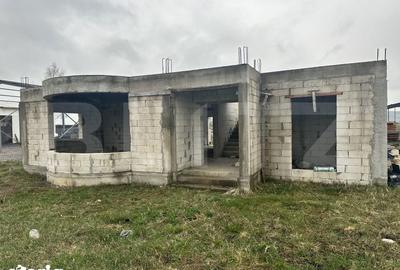 Casă cu 5 camere cu Teren 2400 Mp în Beriu - 1