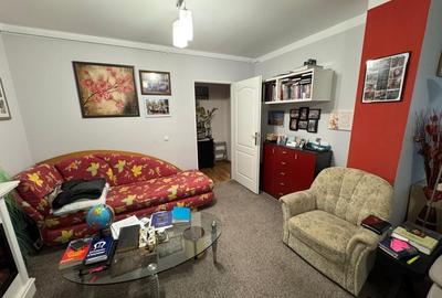 Apartament cu 3 camere semidecomandat, mobilat în Zorilor