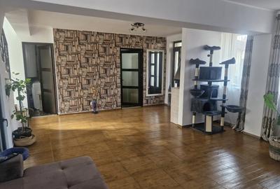 Casă cu 5 camere cu Teren 151 Mp în Central