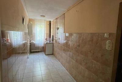 Apartament cu 3 camere semidecomandat în Exterior Vest - 2