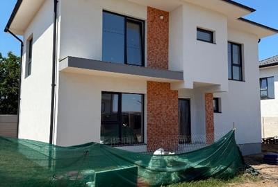 Casă individuală cu 4 camere în Central