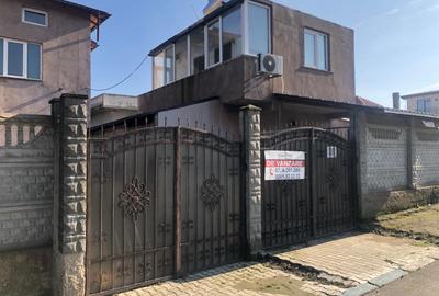 Casă cu 19 camere cu Canalizare în Schitu - 1