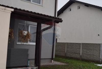 Casă cu 4 camere cu Teren 492 Mp în Cetate - 2
