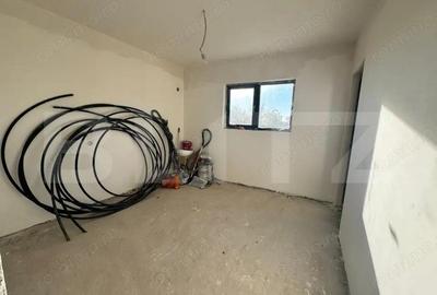 Casa P+M, exterior finisat, interior la gri, 500 mp teren, Simnicul de jos - 1