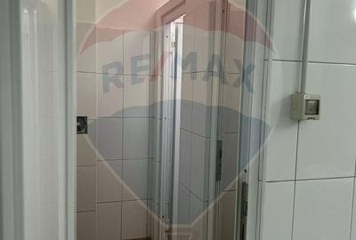 Spatiu comercial de inchiriat in zona Cetate - 17