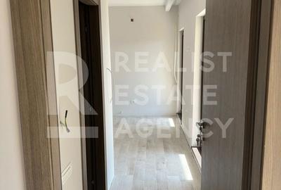 Casă cu 8 camere cu Teren 1037 Mp în Central - 20