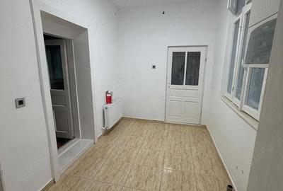 Spațiu comercial, de 85 mp, în Central - 3