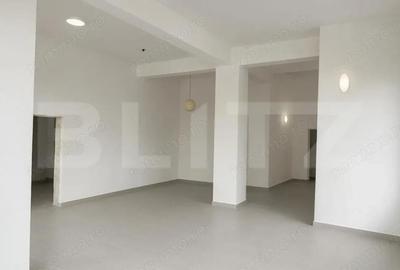 Spațiu comercial, de 196 mp, în Central - 3