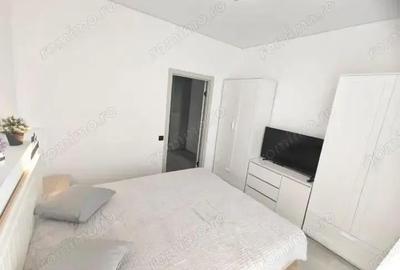 Garsonieră decomandată în P-ța Universității - 3