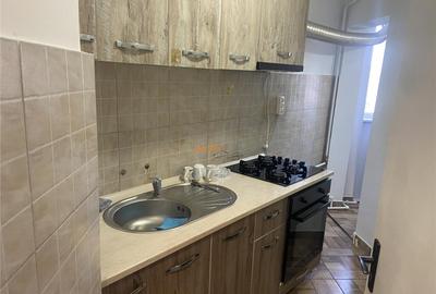 Garsoniera , zona ultracentrala - Piata Moldovei , et 3/4 , - 7