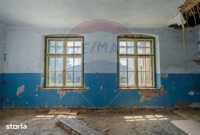 Casă cu 7 camere cu Teren 1600 Mp în Bruiu - 3