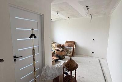 Casă cu 4 camere cu Teren 700 Mp în Central - 1