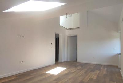 Apartament cu 2 camere decomandat în Tractorul