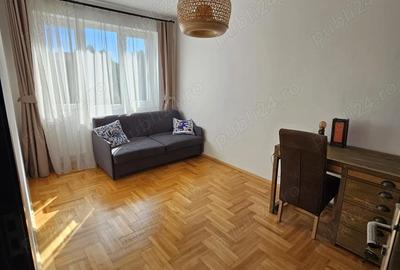 Apartament cu 3 camere semidecomandat în Central - 1