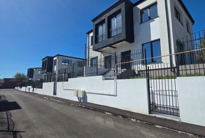 Duplex cu 3 camere cu Canalizare în Bucium - 10