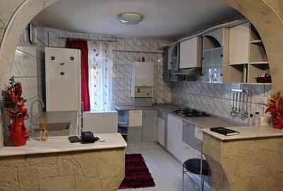Apartament cu 3 camere, cartier Noua - 3