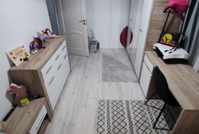 Apartament cu 3 camere decomandat în Palazu Mare - 4