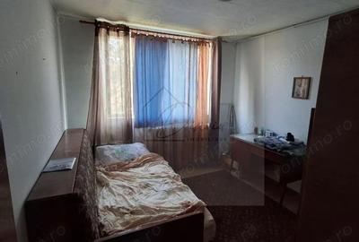 Apartament 4 camere de vanzare Titan Ozana I etaj 4/4 - 3