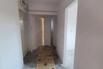 Apartament cu 3 camere semidecomandat în Carei - 9