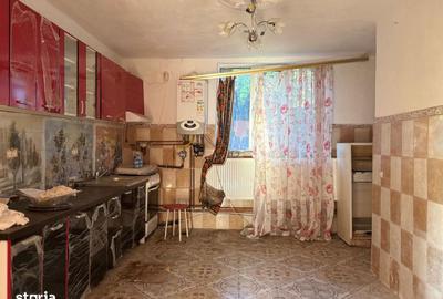 Casă cu 6 camere cu Teren 700 Mp în Groși - 17