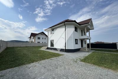 Casă individuală cu 5 camere cu Canalizare în Cristian - 2
