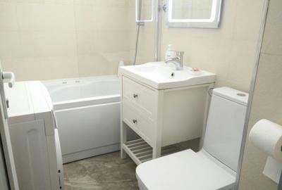 Apartament cu 3 camere semidecomandat în Obor
