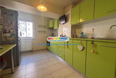Apartament cu 3 camere decomandat, mobilat în Sud