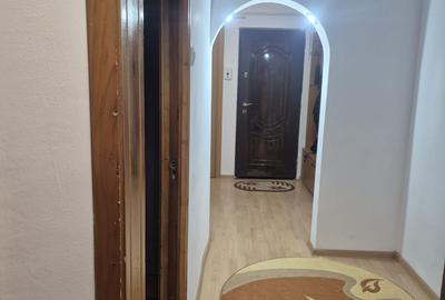 Apartament cu 3 camere decomandat în Florești - 1