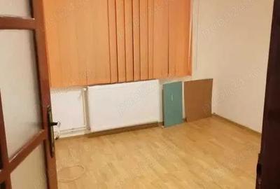 Apartament cu 3 camere in Calea Lipovei decomandat parter inalt centrala - 1