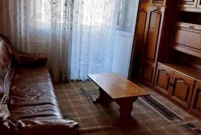 Apartament cu 2 camere semidecomandat, mobilat în Tractorul - 3