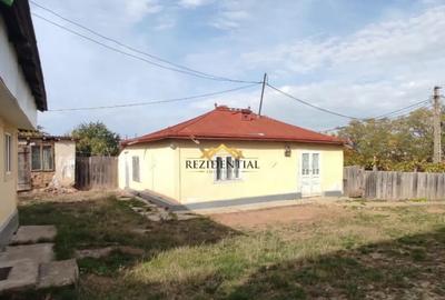 Casă cu 2 camere cu Teren 2638 Mp în Curtești - 1