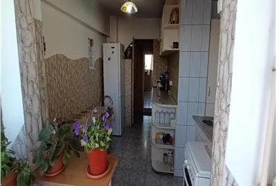 Apartament cu 2 camere, decomandat - zona Tractorul - 7