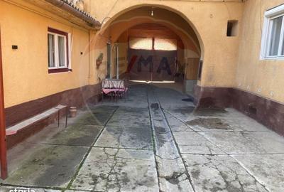 Casă cu 4 camere cu Teren 2522 Mp în Brateiu - 6