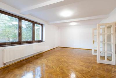 Spațiu comercial, de 62 mp, în Central - 7