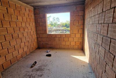 Se vinde casa la rosu, sat  Malaiesti jud. Prahova , pret 72000 euro negociabil - 8