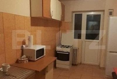 Apartament cu 3 camere decomandat, mobilat în Petrolului