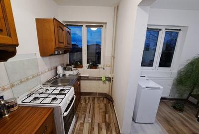 Apartament cu 3 camere semidecomandat, mobilat în Circumvalațiunii - 7